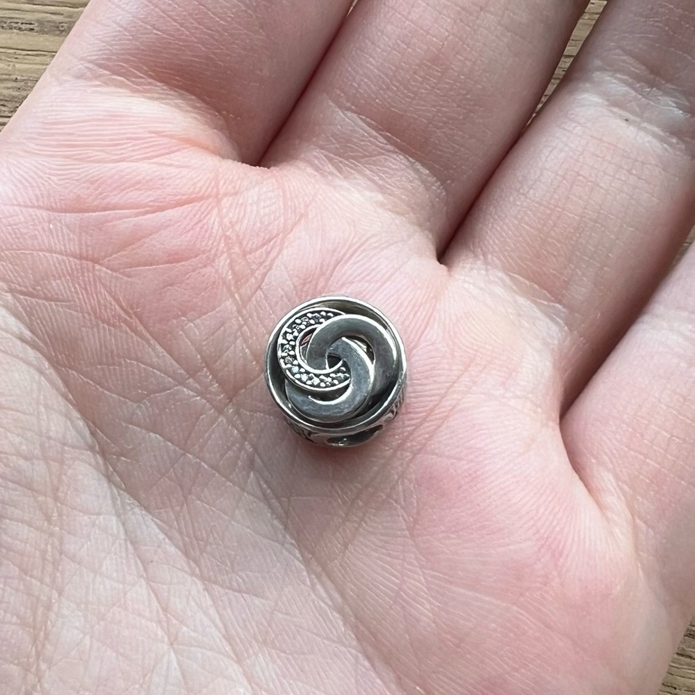 Pandora Sparkly Knot Charm